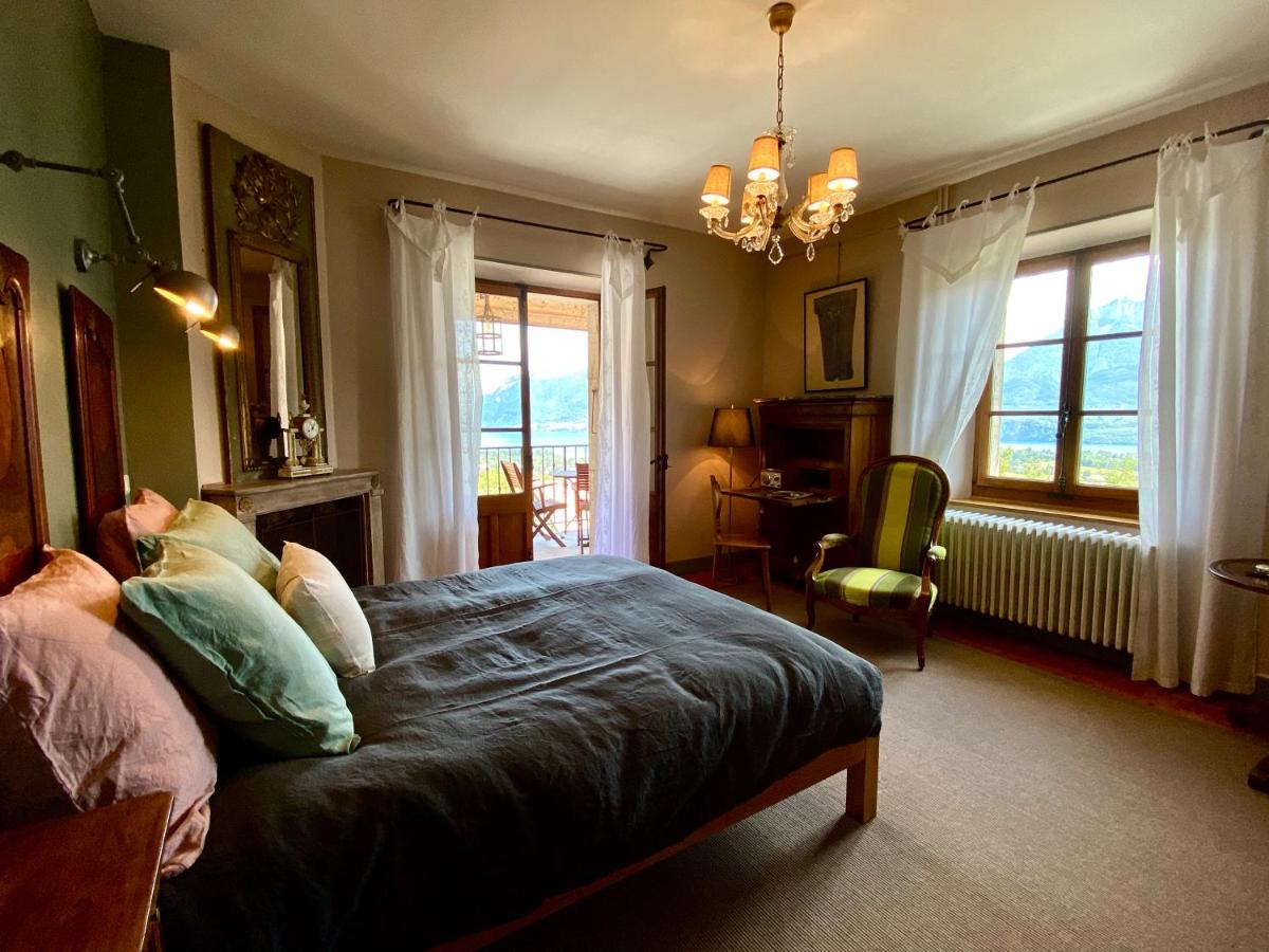 Suite with Balcony - Lake View