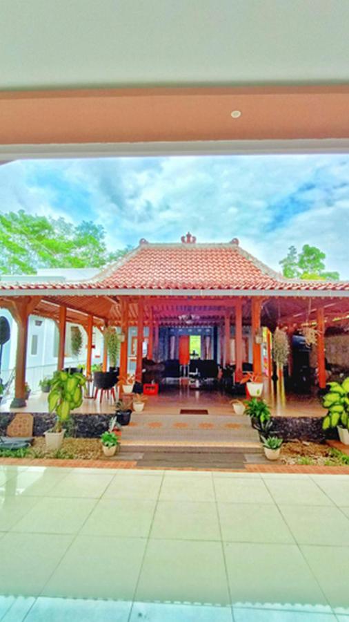 B&B Yogyakarta - RedDoorz At Artomoro Guest House - Bed and Breakfast Yogyakarta