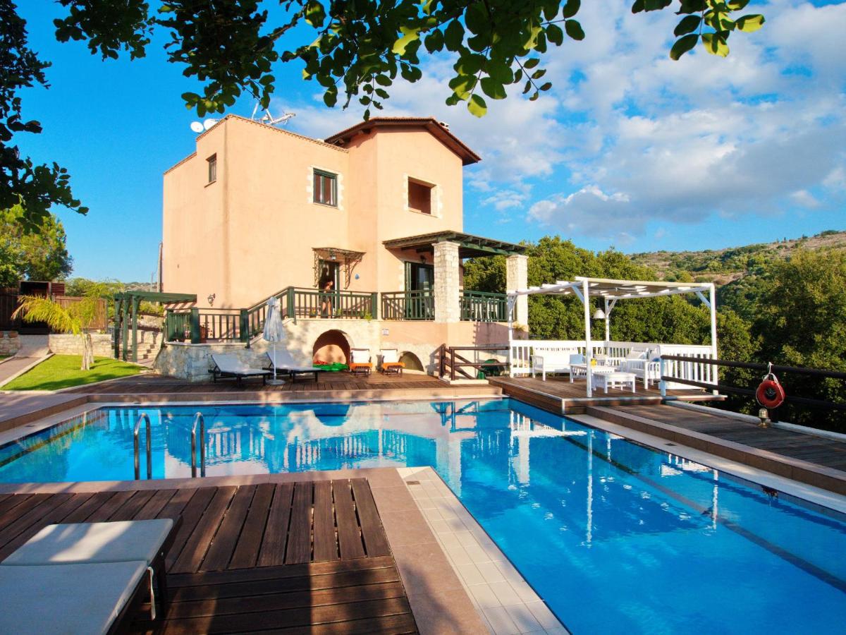 Villa Amvrosia Nr Kalives Crete - B&B Arménoi