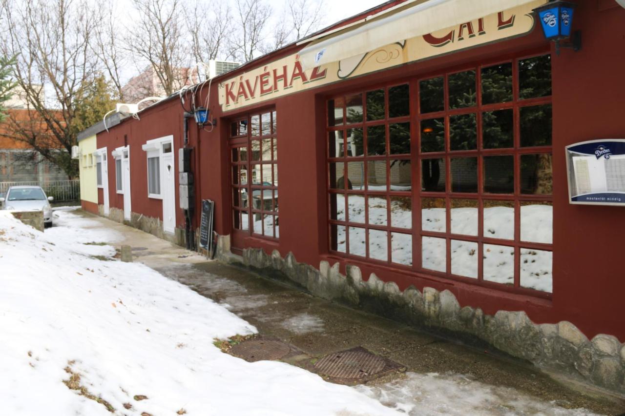 Pálma Apartmanok Szálláshely Százhalombatta 5a - Chambres d’hôtes