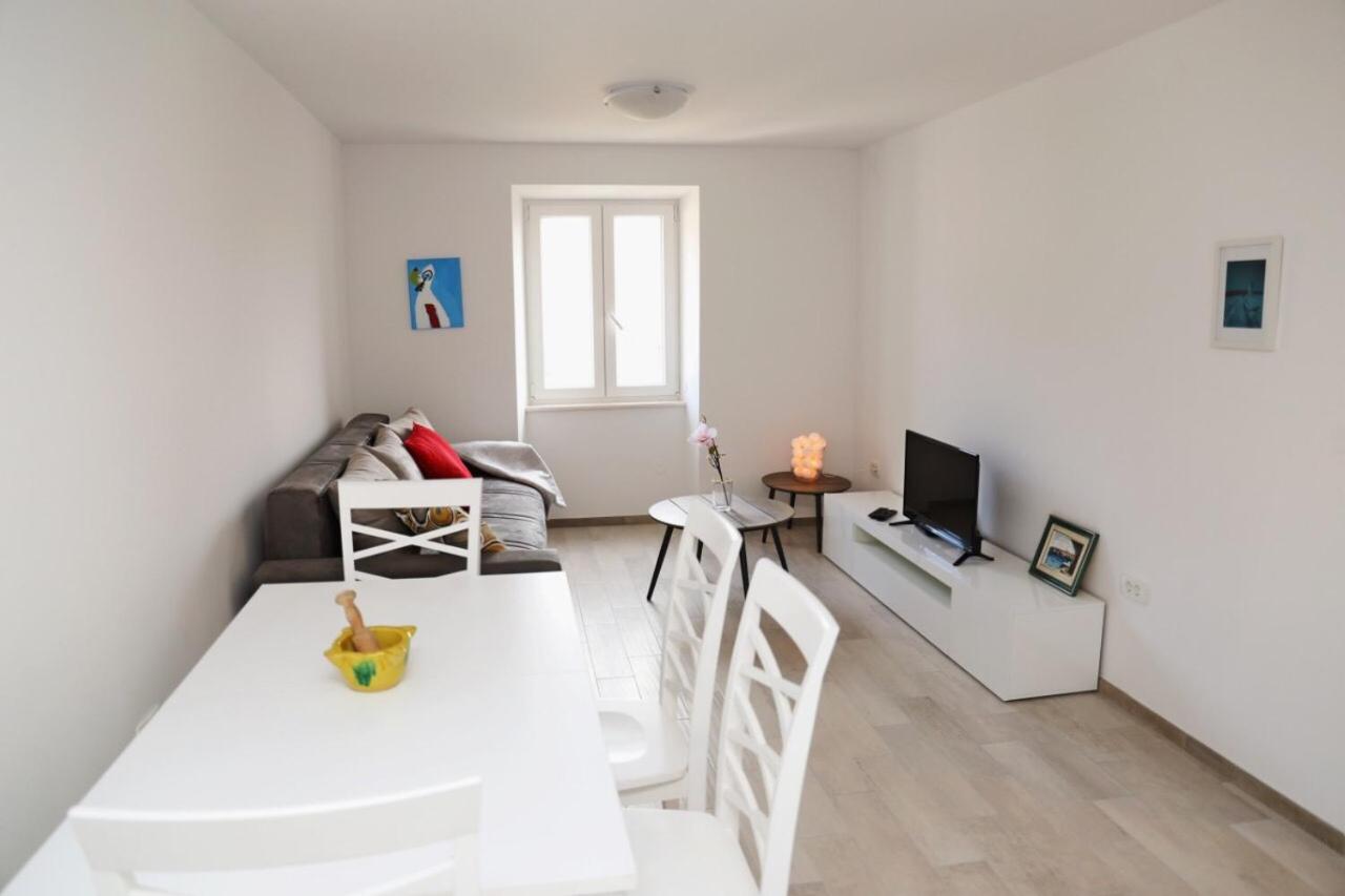 NEW LUXURY APARTMENT SANDRA- OLD TOWN KORCULA - B&B