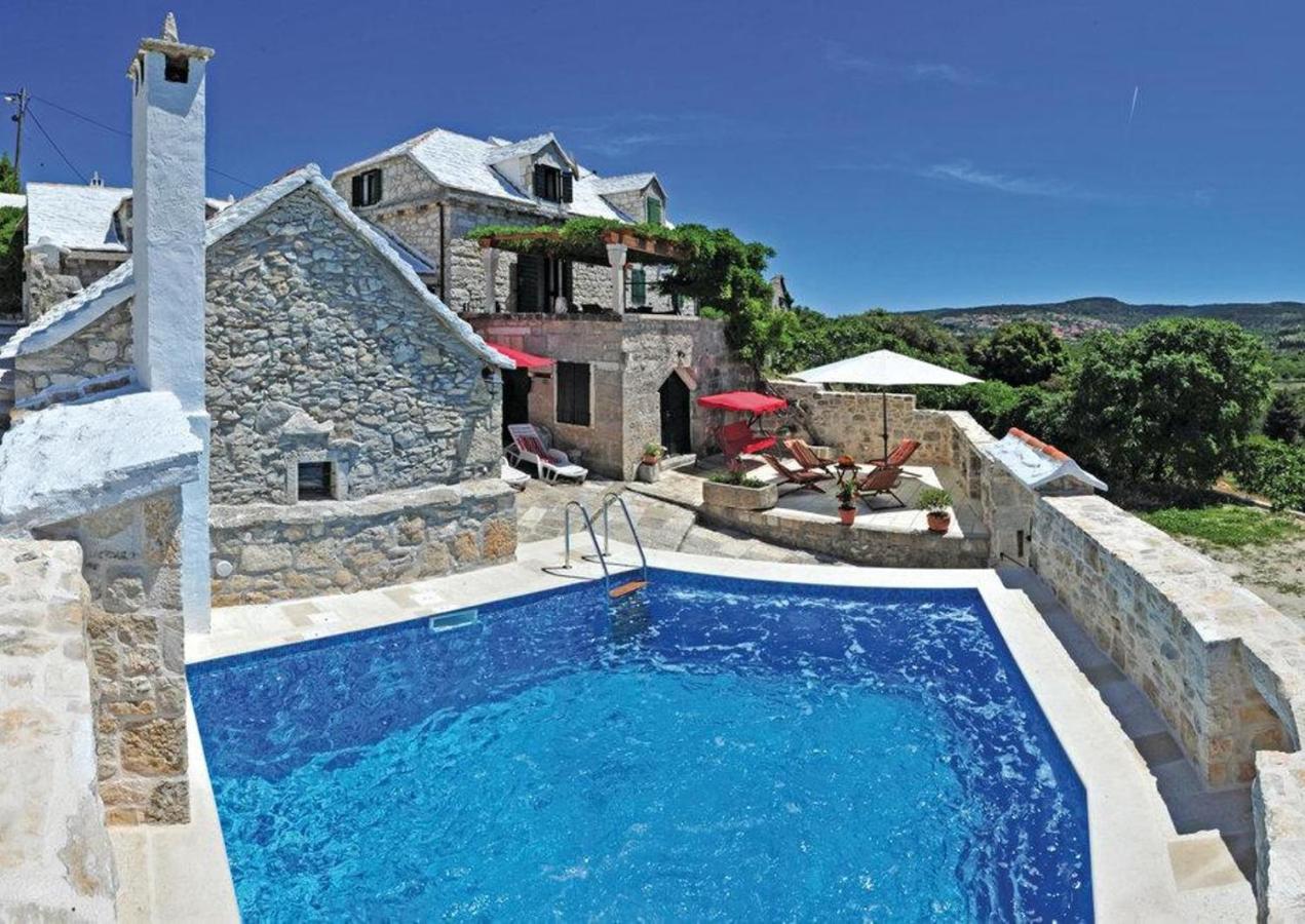 B&B Donji Humac - Holiday house Villa Glicinia with hydro-massage pool - Bed and Breakfast Donji Humac