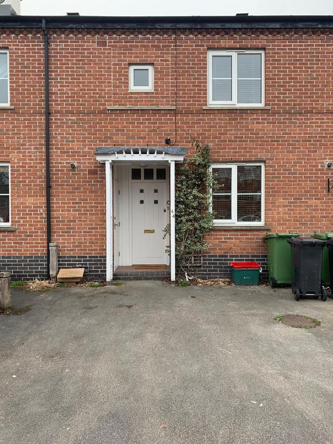 Cheshire House - In The Heart Of Cheshire - Private Parking - B&B