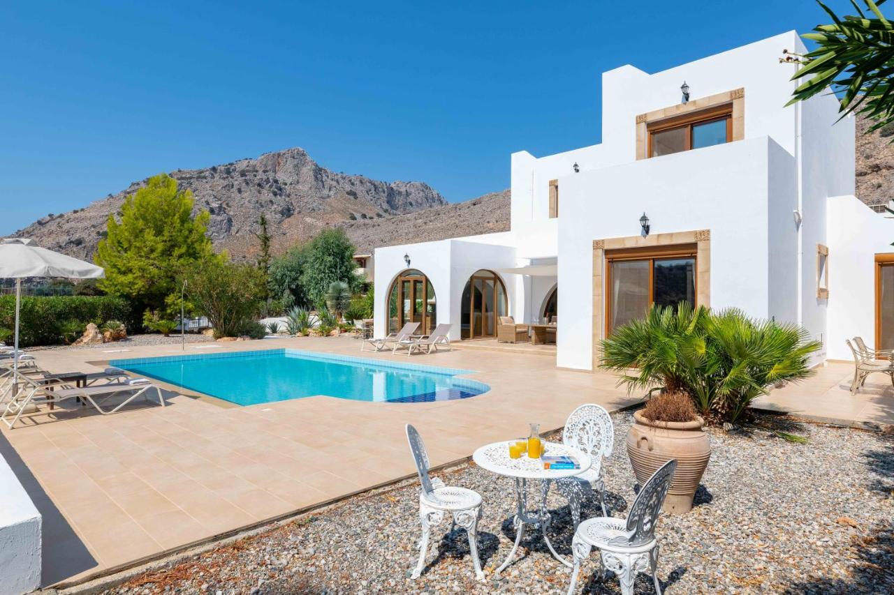 Villa Navarone with Private Pool - Chambres d’hôtes