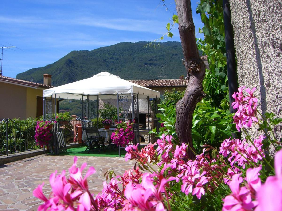 B&B Tignale - Rustico Piletta, I Fiori - Rebomaholidays - Bed and Breakfast Tignale