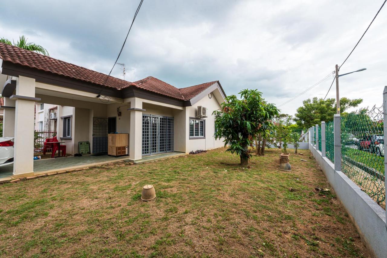 3BR Retreat Homestay near to GoldCoast, Sepang by Verano - Chambres d'hôtes Sungai Pelek