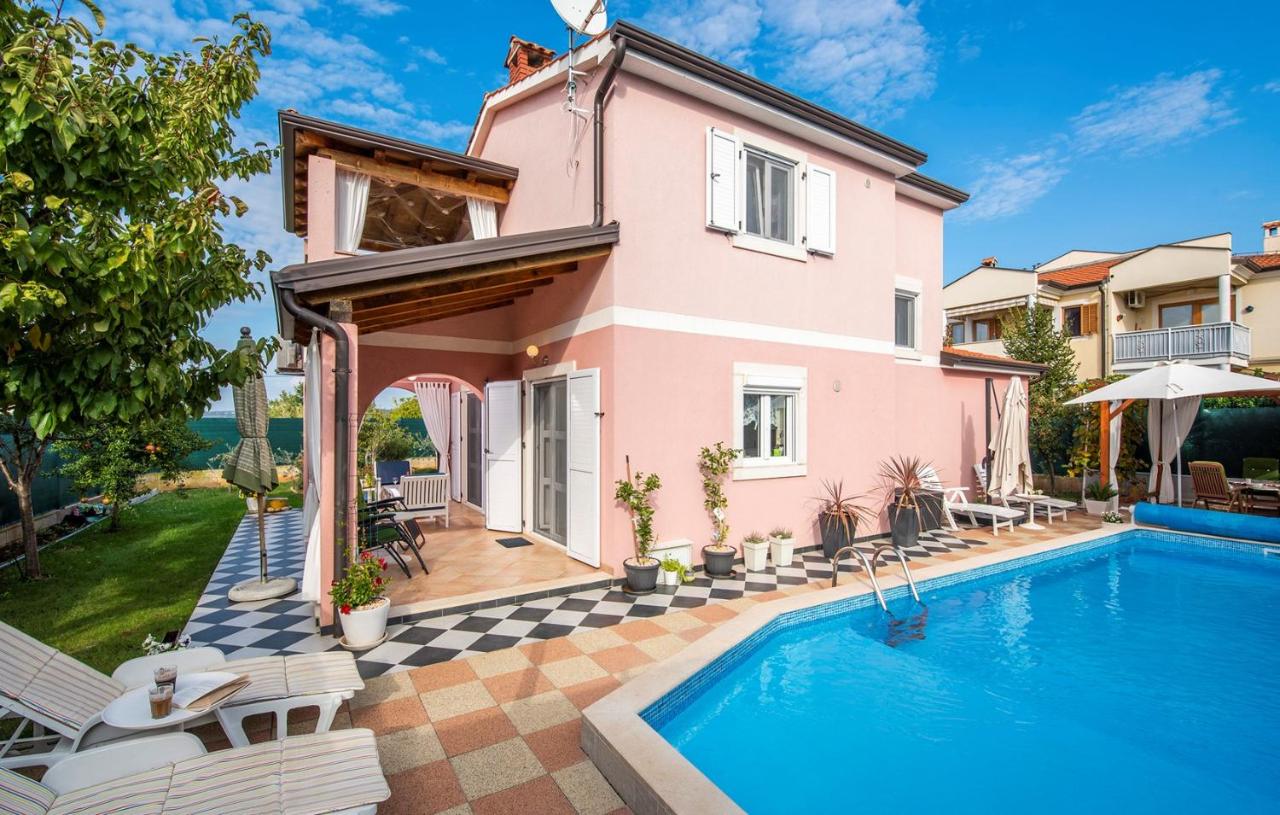 B&B Gedići - Three-Bedroom Villa Marija with Private Pool in Gedici - Bed and Breakfast Gedići