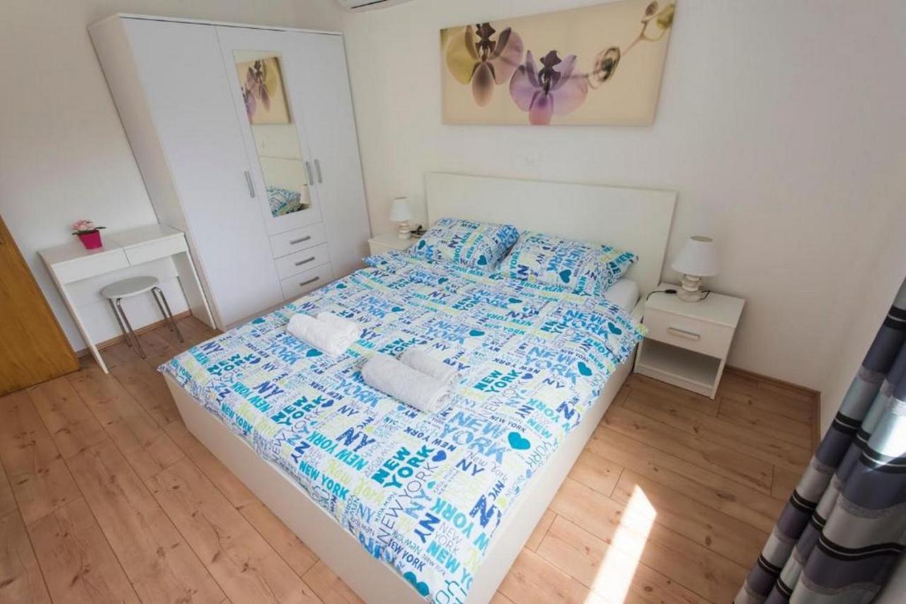 Appartamento Deluxe con 2 Camere da Letto, Balcone e Vista Mare