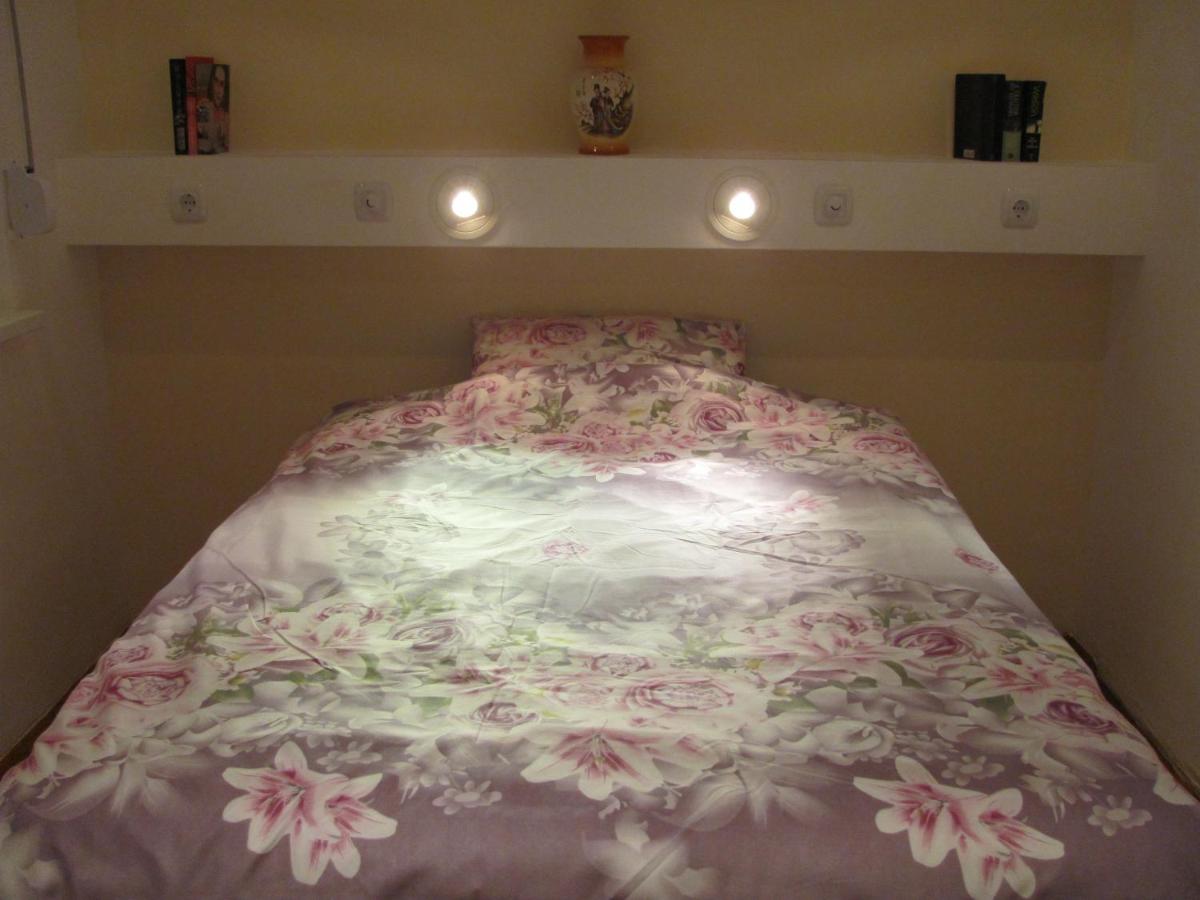 Single Room with Shared Bathroom