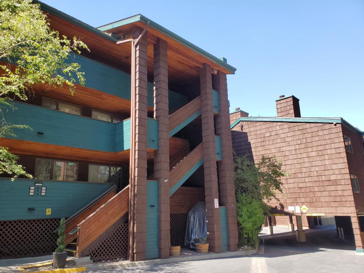 GetAways at Snow Lake Lodge - B&B