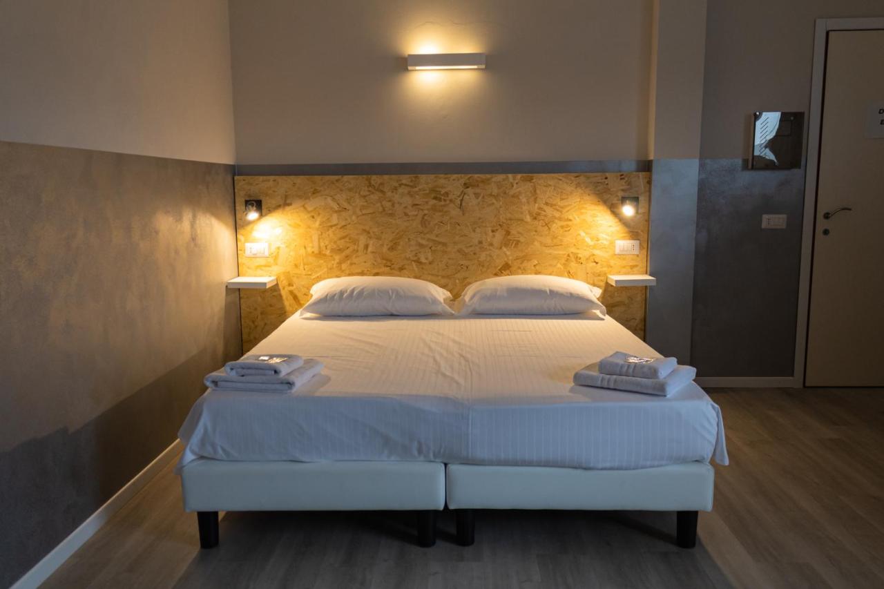 Deluxe Double Room with Shower