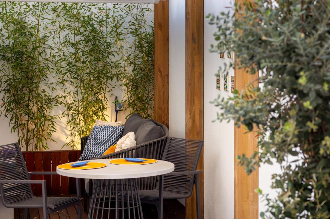 STUPENDO- Two Rooms, patio With refreshing Pond-Center-Air conditioning - B&B Lisboa