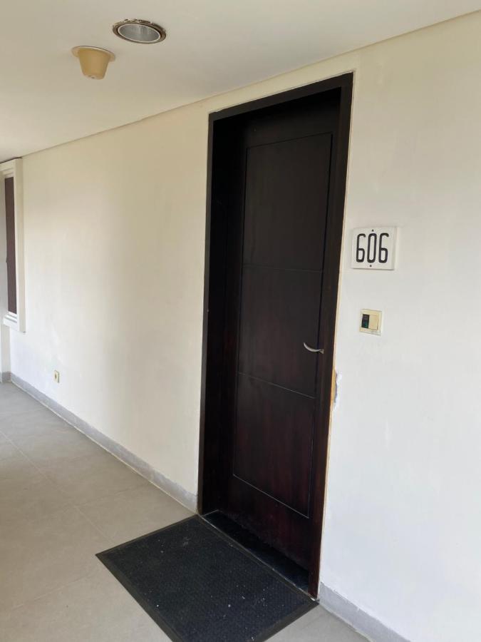 Stylish 2 Bedroom Penthouse Apt, Newly Refreshed, 50 Mbps, Pool, Gym, Resto - Ferienwohnung Kuta