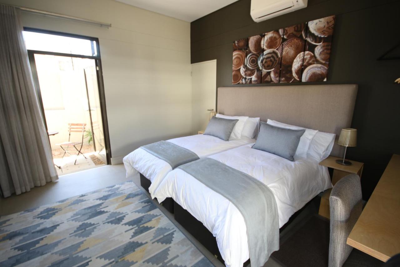 B&B Windhoek - The Elegant Guesthouse - Bed and Breakfast Windhoek