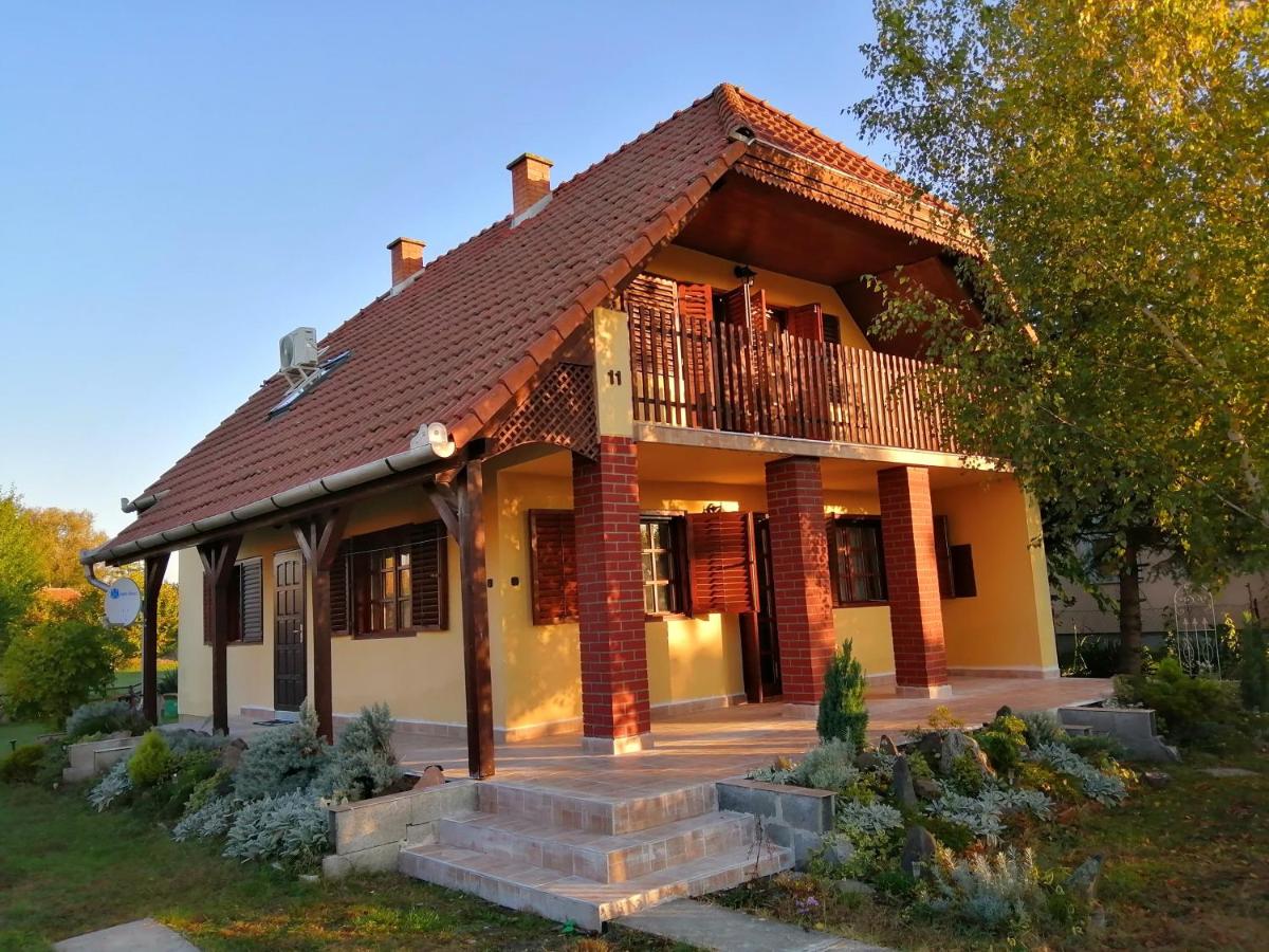 B&B Sarud - Akácvirág Vendégház - Bed and Breakfast Sarud