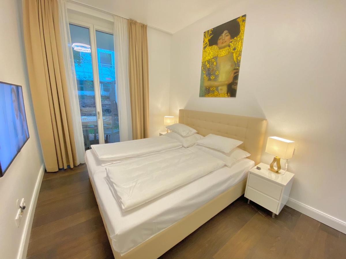 Apartment with Garden View