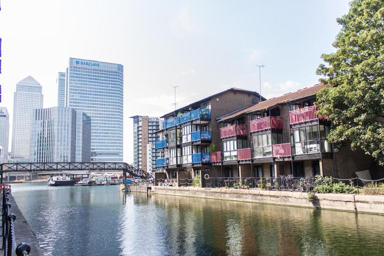 Larger Groups Apartment close to Excel CanaryWharf 02 with Parking - Bed and Breakfast Londen