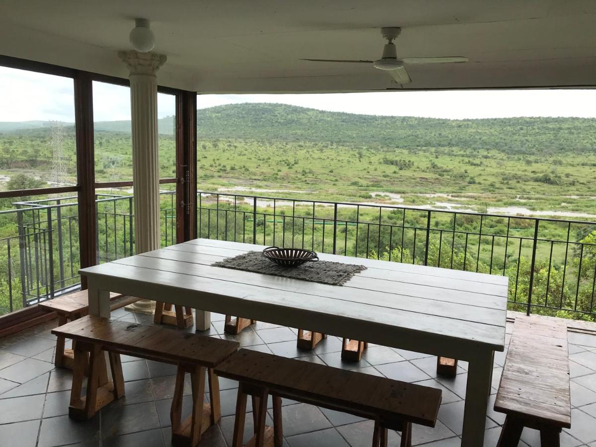 Apartment with Mountain View