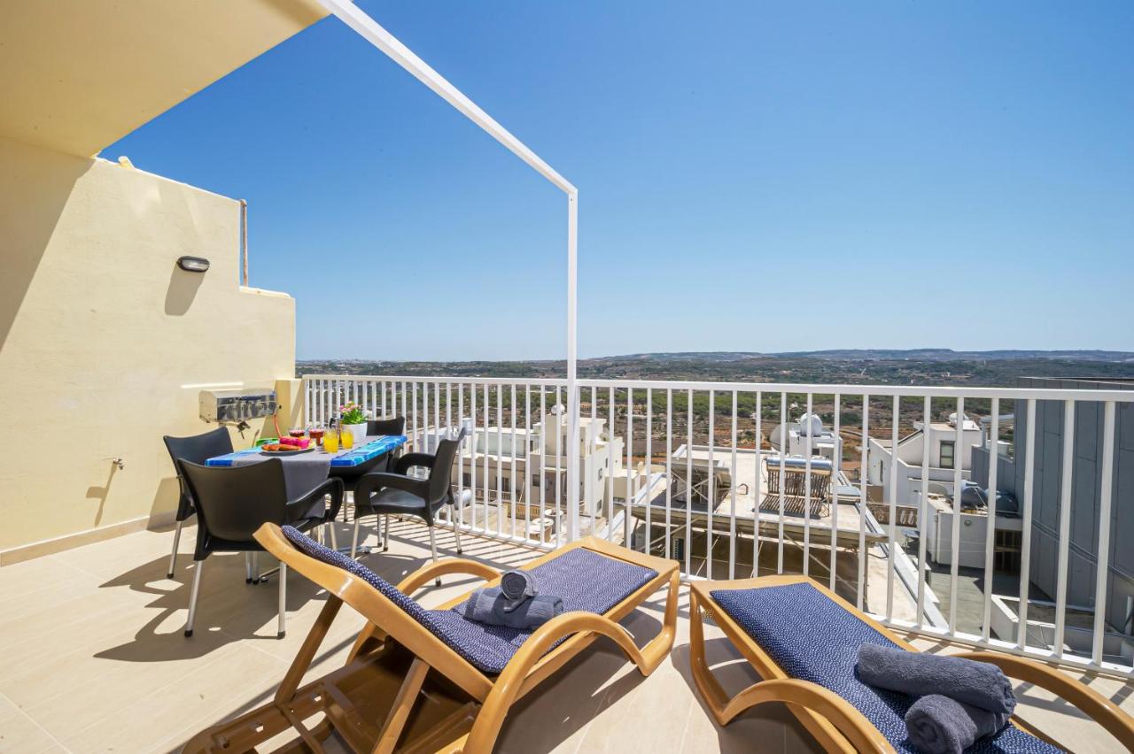 Summer Breeze apartment with terrace with Panoramic views - by Getawaysmalta - B&B Mellieħa