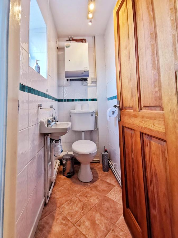 Highstone 4 Bedrooms Home 7 Beds With Parking and Garden - B&B Barnsley