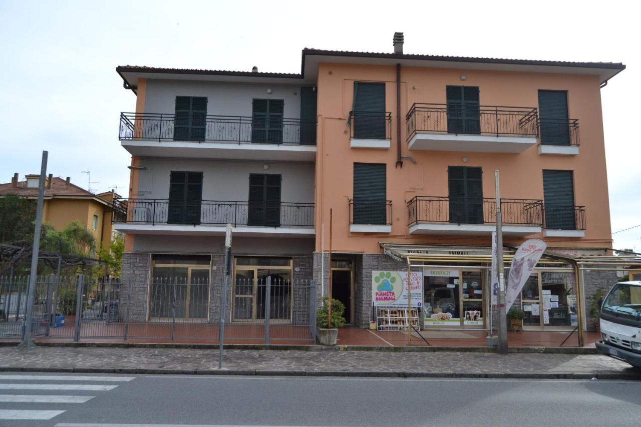 Happy House Diano Marina - B&B