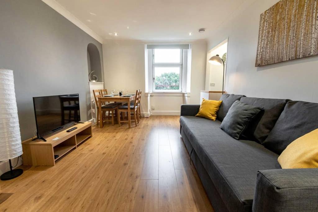 B&B Dundee - ☆Bright Apartment, Near University + City Centre☆ - Bed and Breakfast Dundee