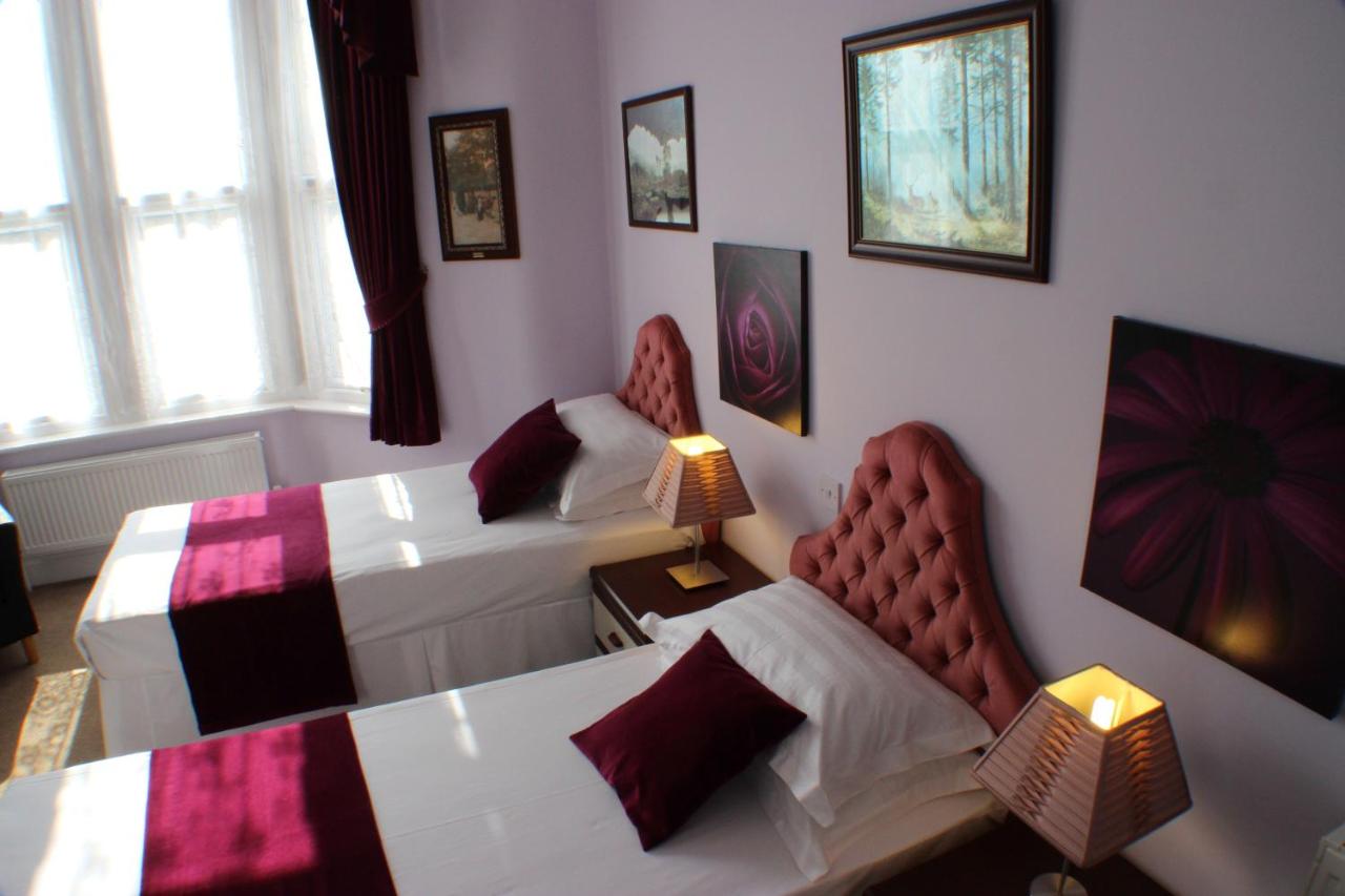 Camera Doppia con Letti Singoli