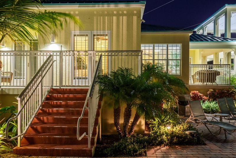 B&B Key West - Grand Marina Suite by Brightwild-Waterfront Condo - Bed and Breakfast Key West