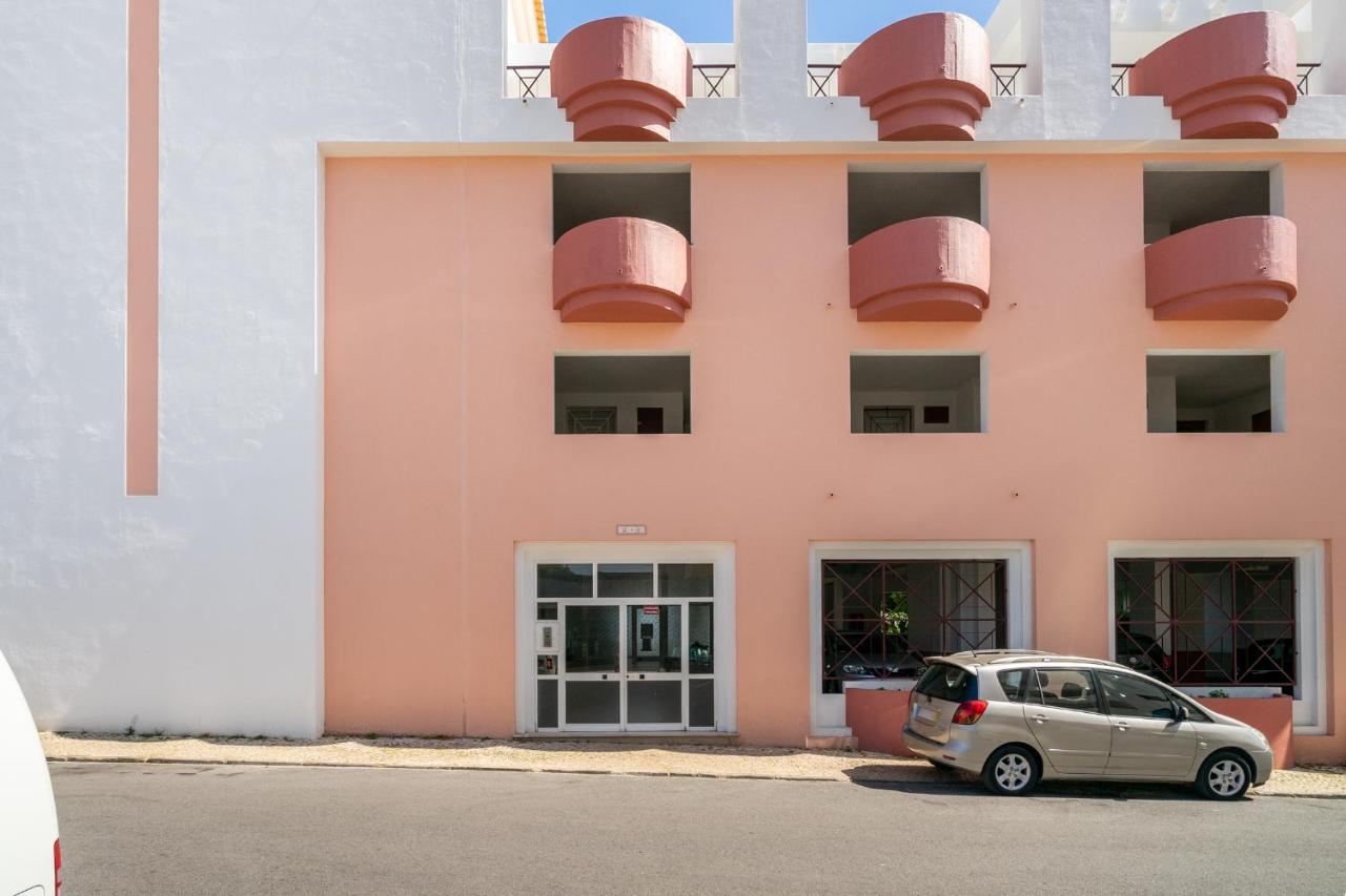 Praia da Rocha, Vila Rosa, T1, Piscinas, Parqueamento e Internet by IG - B&B