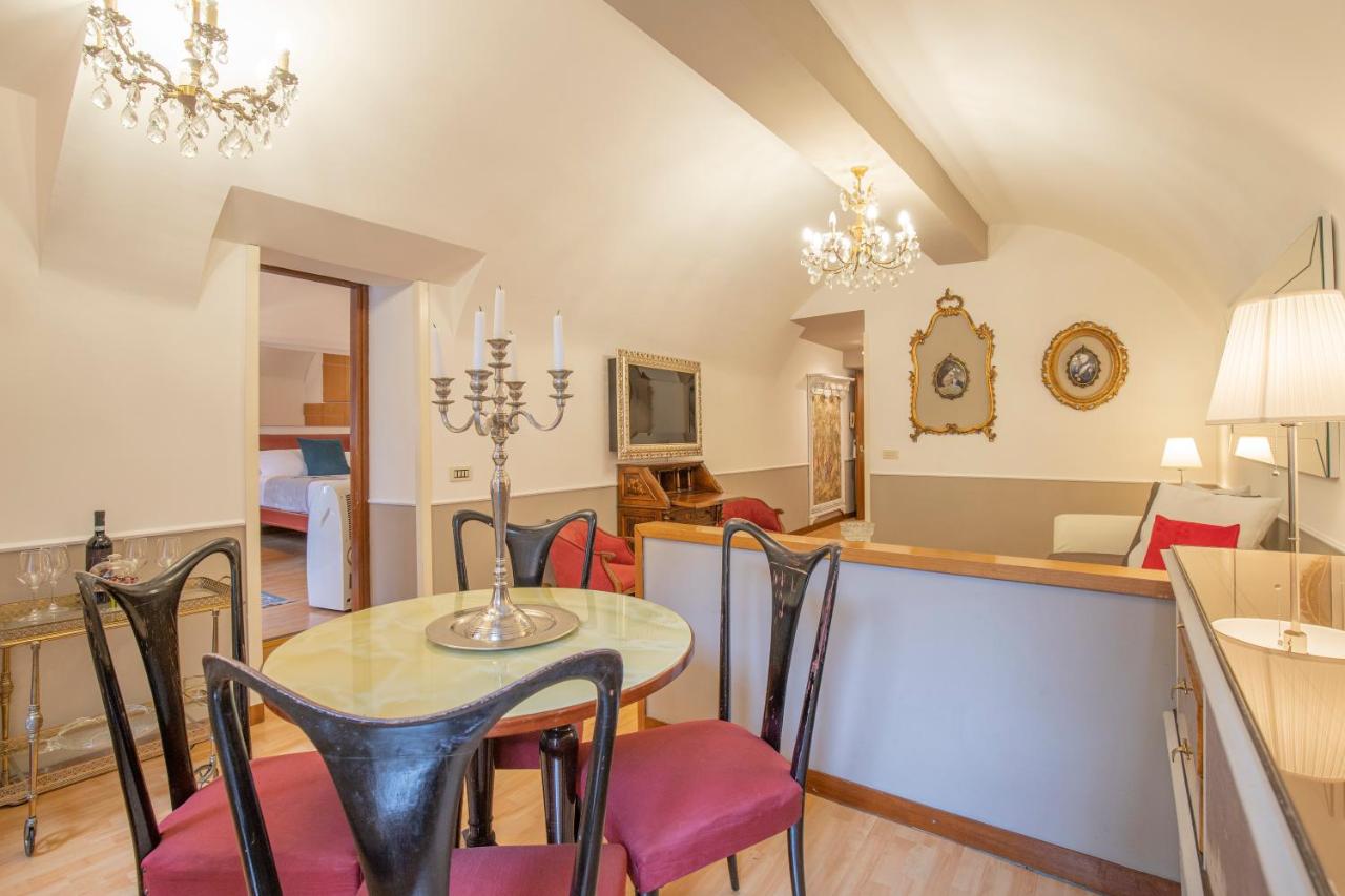 Großes Apartment mit 1 Schlafzimmer und Balkon