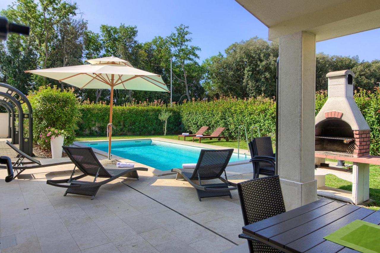 Luxury villa Banjole with private pool 200m from the beach - WiiBuk - B&B Banjole
