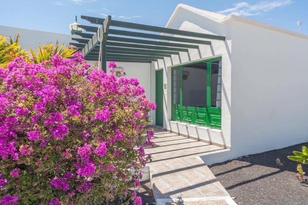 Bandama 14! 2 Bedroom Newly Renovated Bungalow, Los Pocillos, Puerto Del Carmen. - Chambres d'hôtes Puerto del Carmen