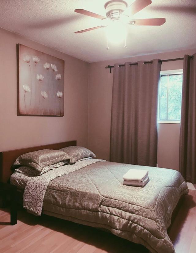 B&B Edmonton - Private Rooms NAIT Guest House For Men Only - Bed and Breakfast Edmonton