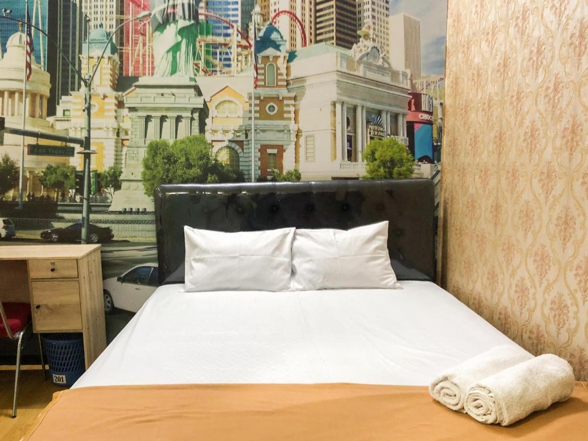 B&B Betek - Gangnam Hotel near Mall Olympic Garden Malang Mitra RedDoorz - Bed and Breakfast Betek