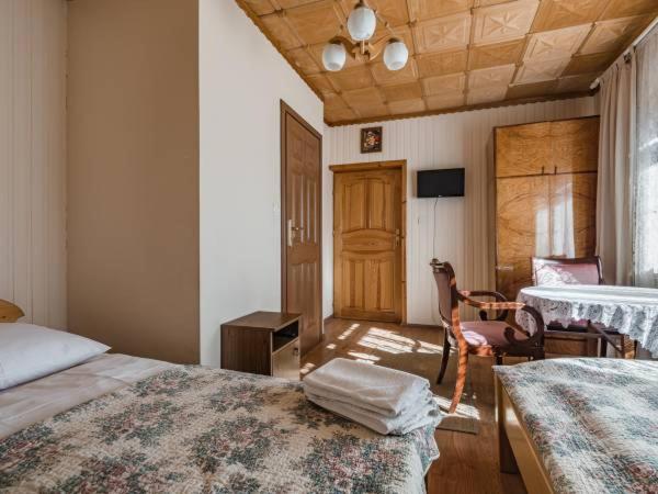 Dreibettzimmer mit Bad