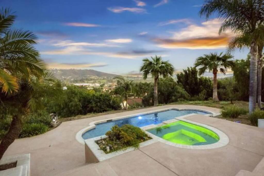 Hillside 2/2 Subdivided Home w/ Pool and Views! - B&B