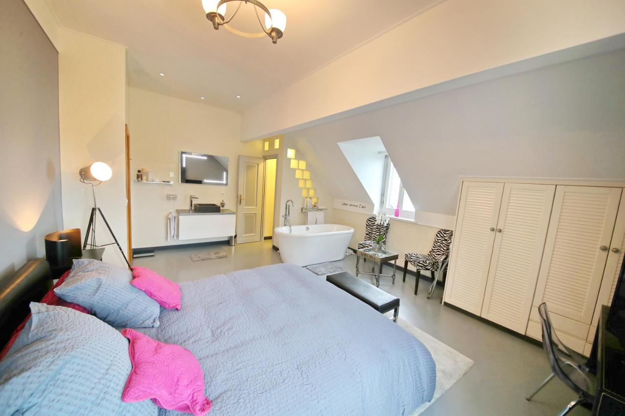 Superior Doppelzimmer mit Badewanne und Seeblick – Corseaux Beach 