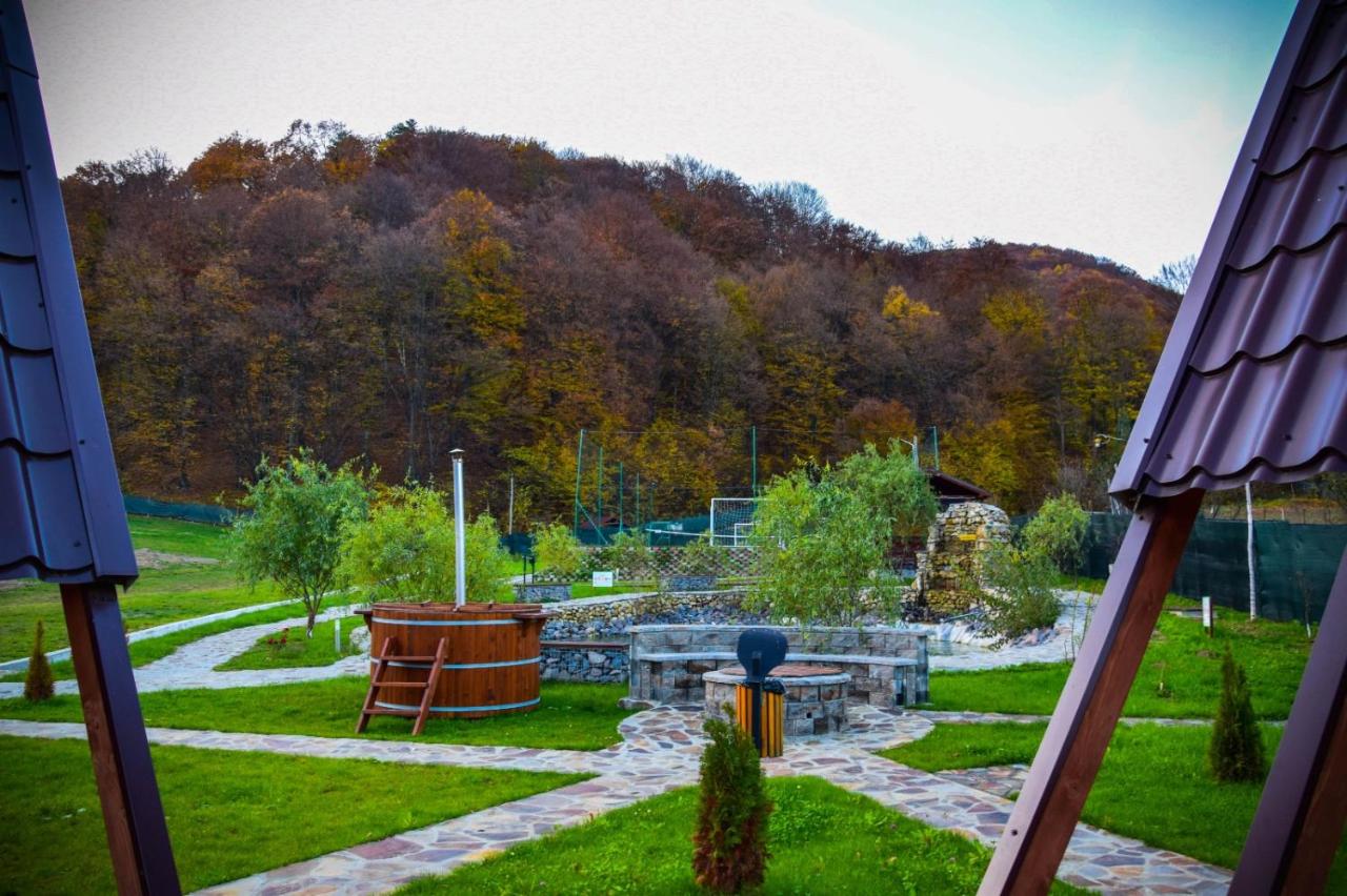 Bungalow with Garden View