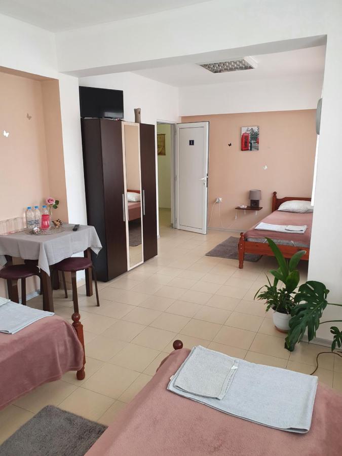 Habitación Triple Económica con baño compartido