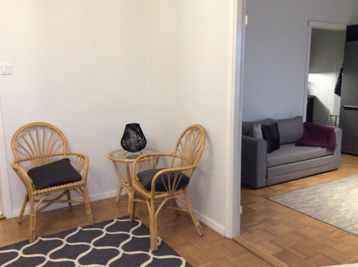 Viihtyisä asunto keskustassa palvelujen lähellä - Ferienwohnung
