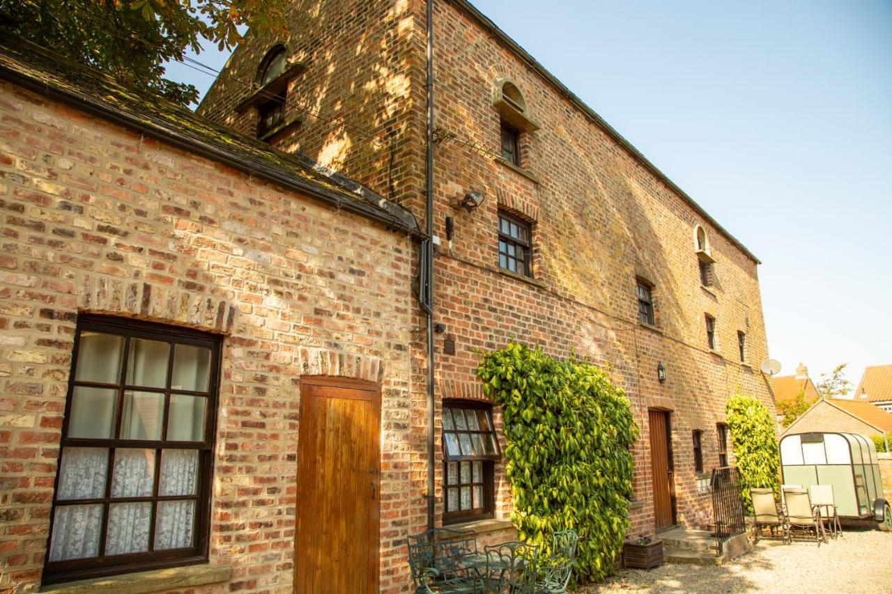 B&B York - Apartment Two, The Carriage House, Bilbrough, York - Bed and Breakfast York