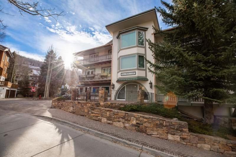 Condo 100 Yards to Gondola One - Bed and Breakfast Vail