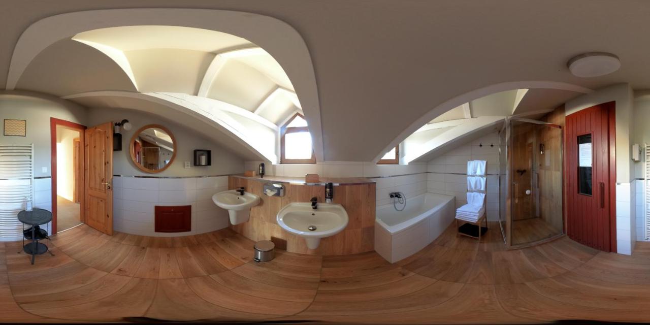 Four-Bedroom Apartment (8 Adults)