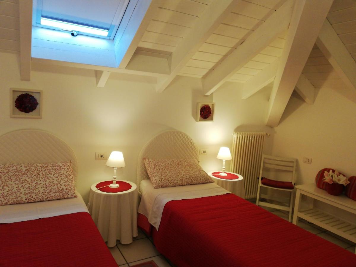 Zweibettzimmer mit eigenem Bad außerhalb des Zimmers