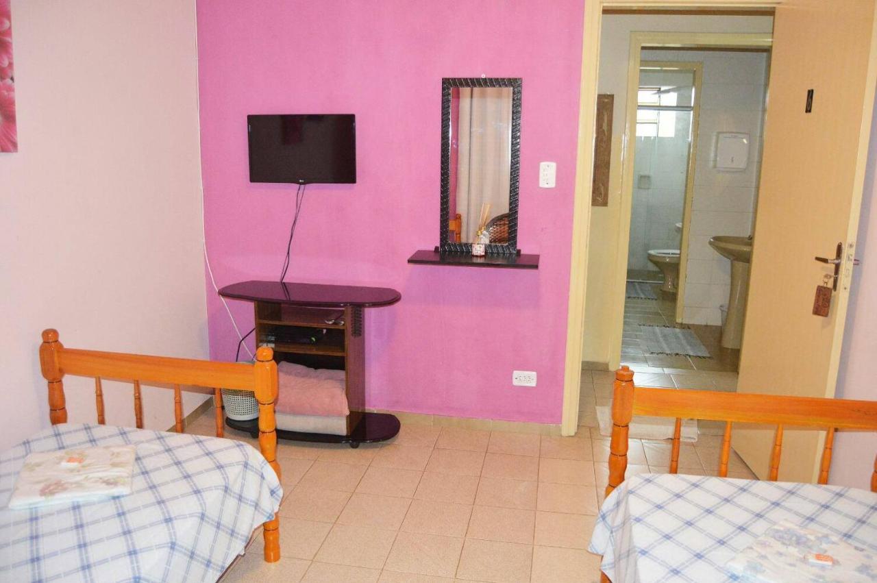 Basic Triple Room with Shared Bathroom