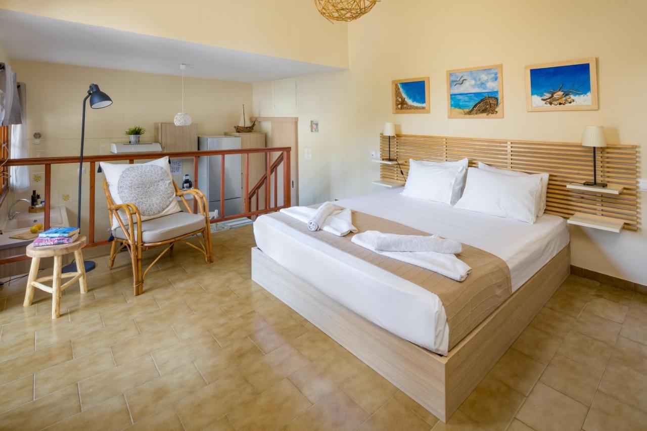 Studio Apartment with Sea View (2 Adults)