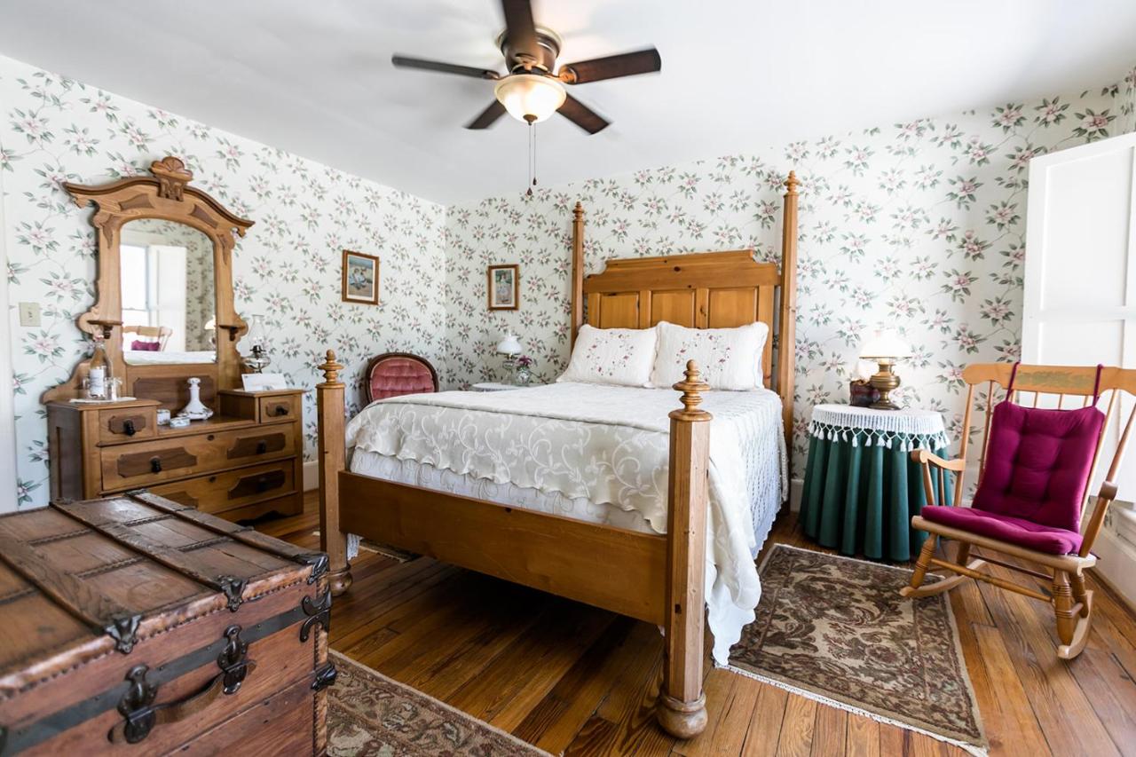 Deluxe Queen Suite