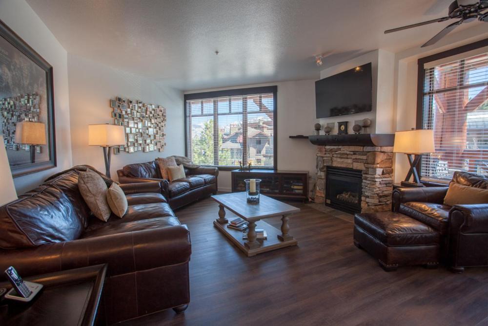 Village # 2230 - White Mountain Lodge - Bed and Breakfast