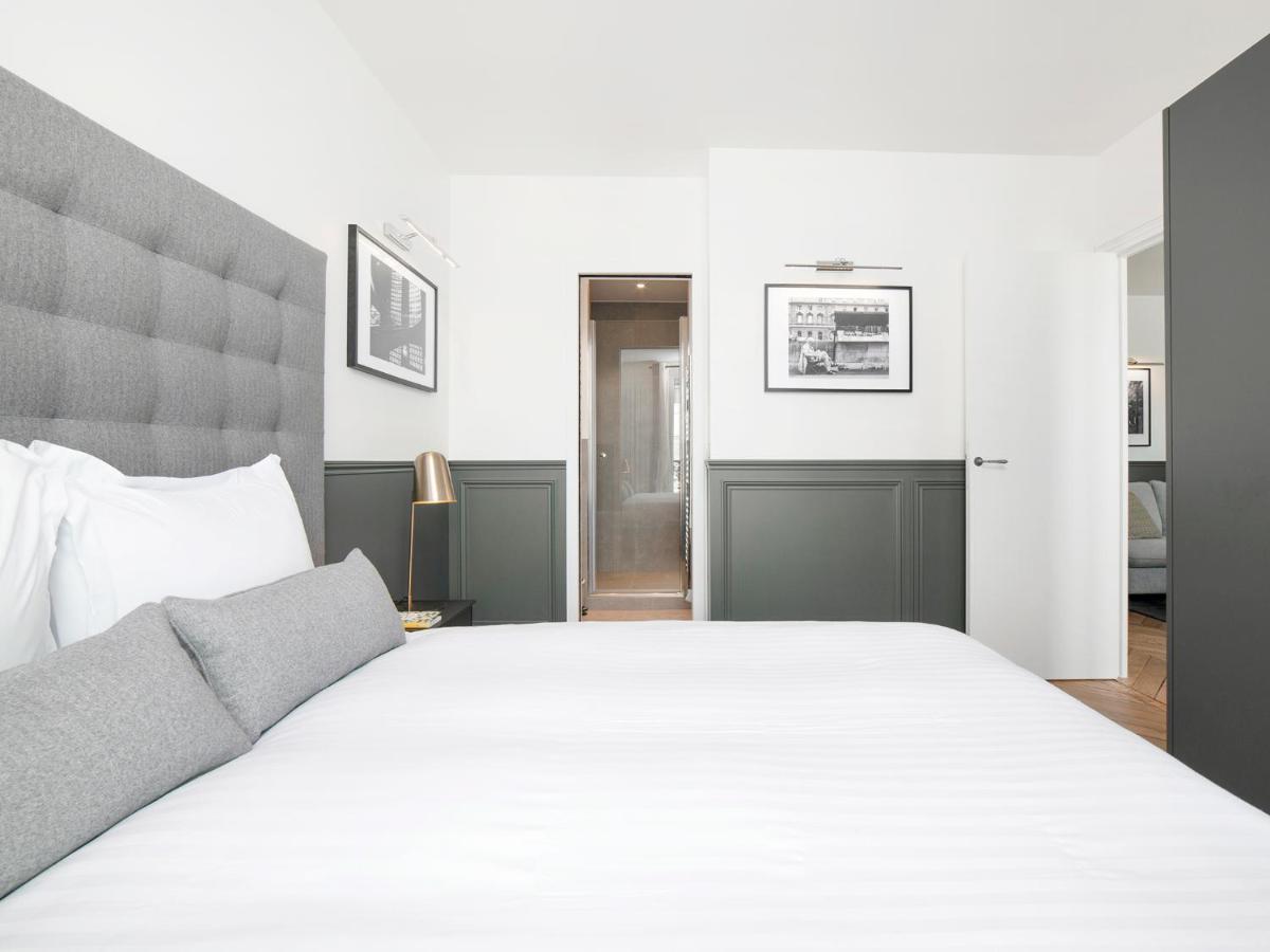 Two-Bedroom Apartment with two Bathrooms and Balcony with Sacré Coeur View