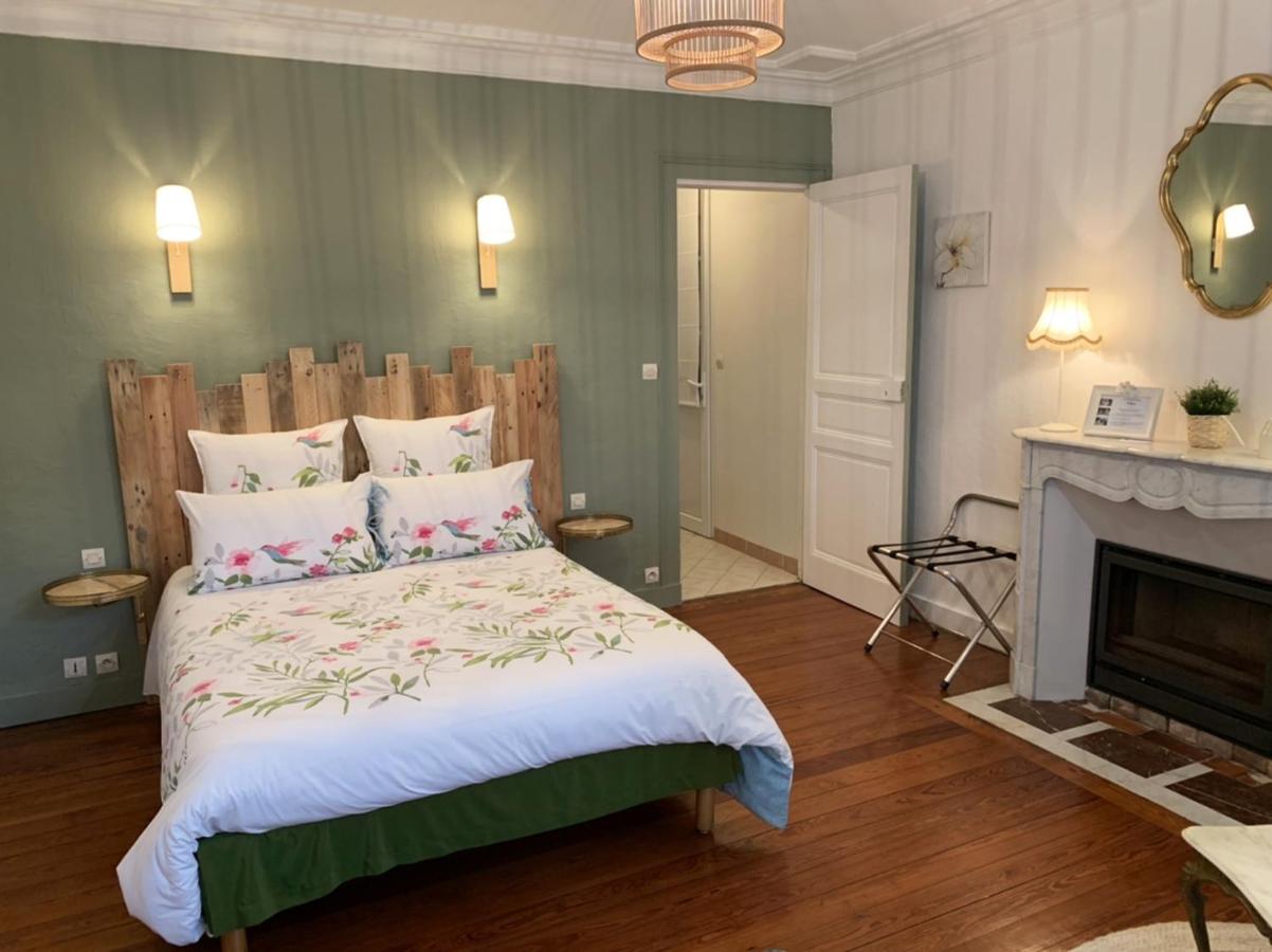 Camera Matrimoniale con Vista Giardino